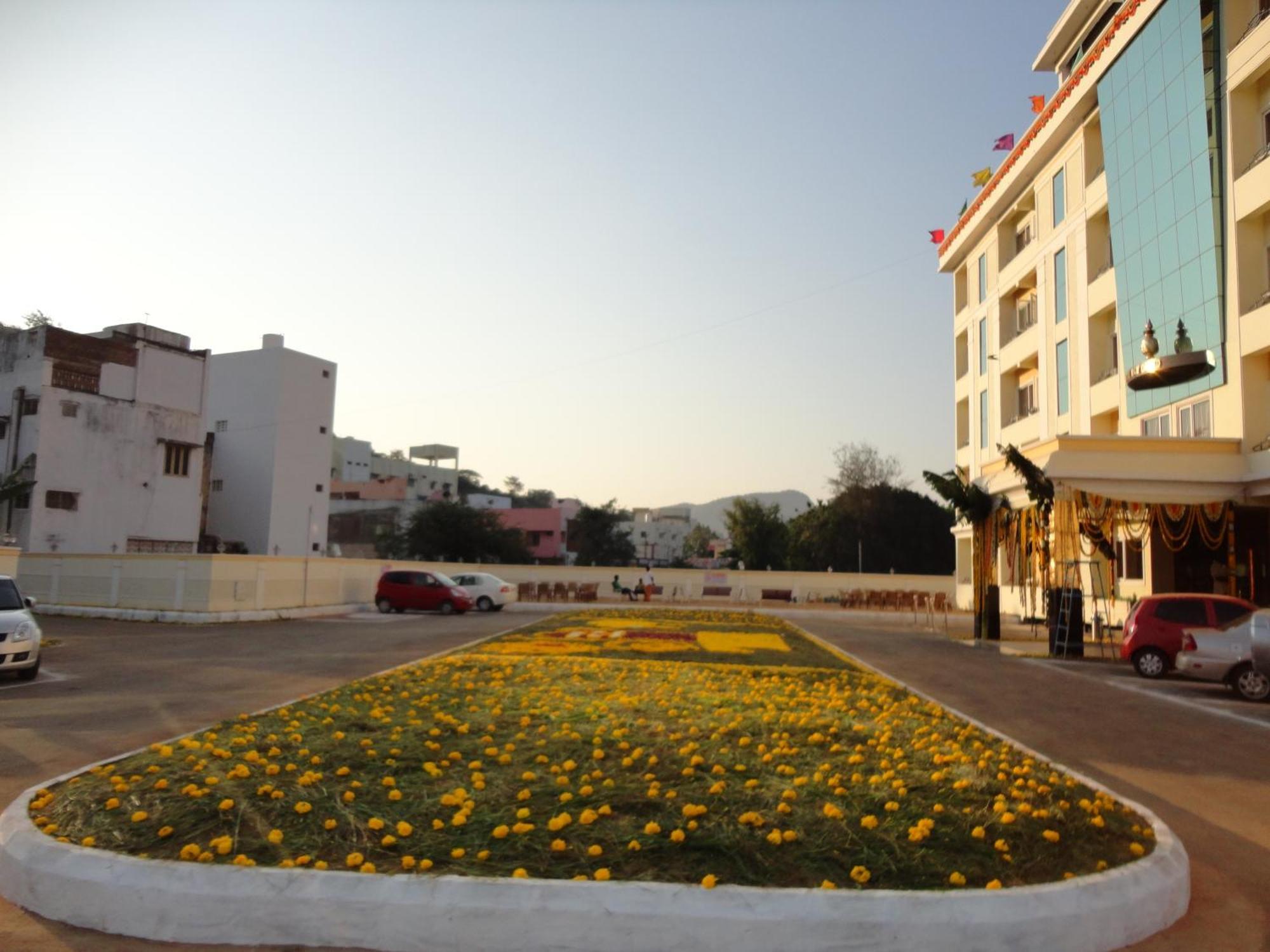 Hotel Mgm Grand Srikalahasti Luaran gambar