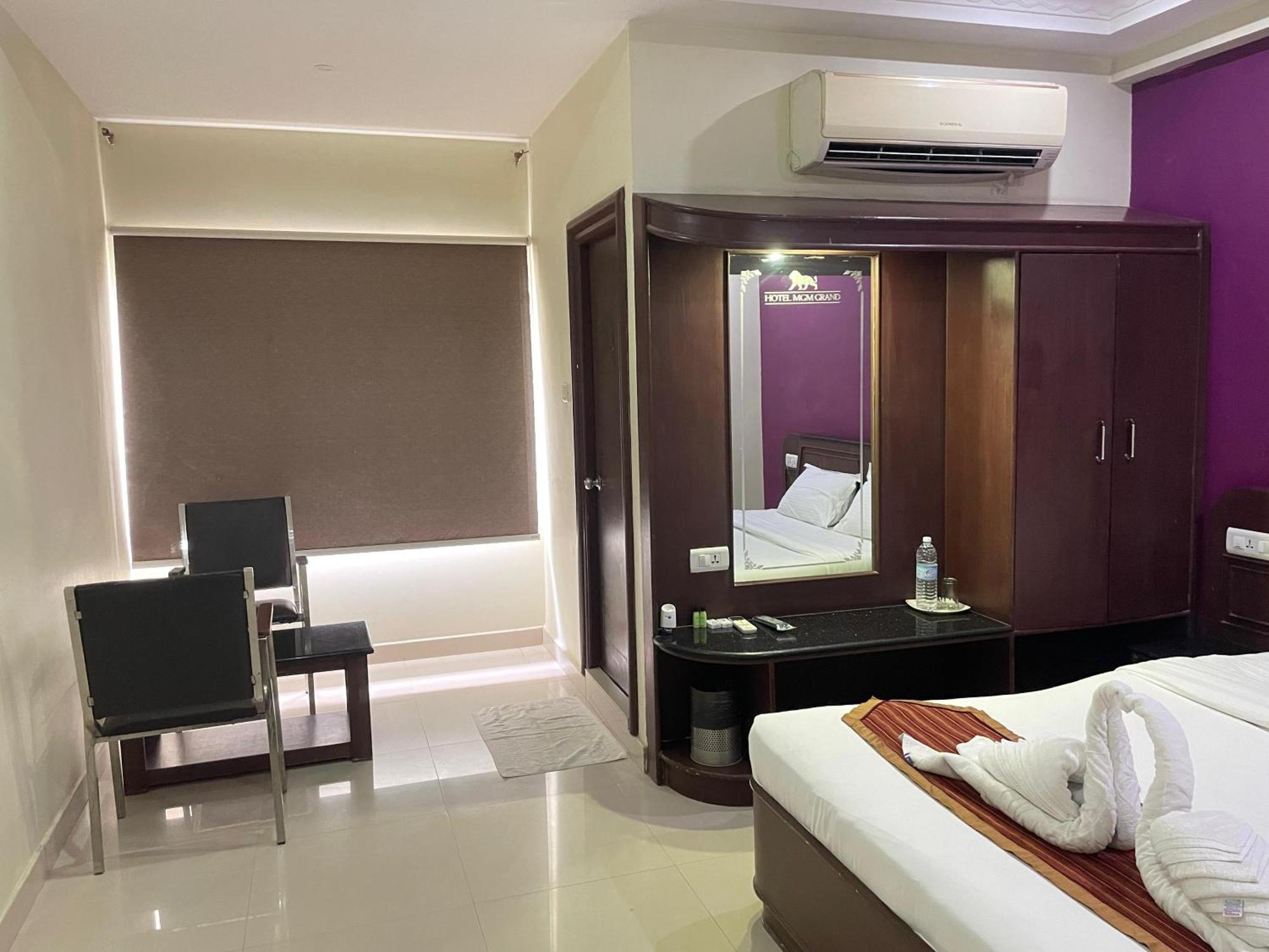 Hotel Mgm Grand Srikalahasti Luaran gambar